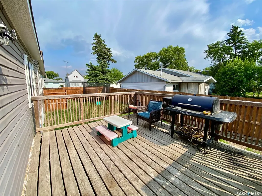 114 3 Street E Carnduff SK S0C 0S0