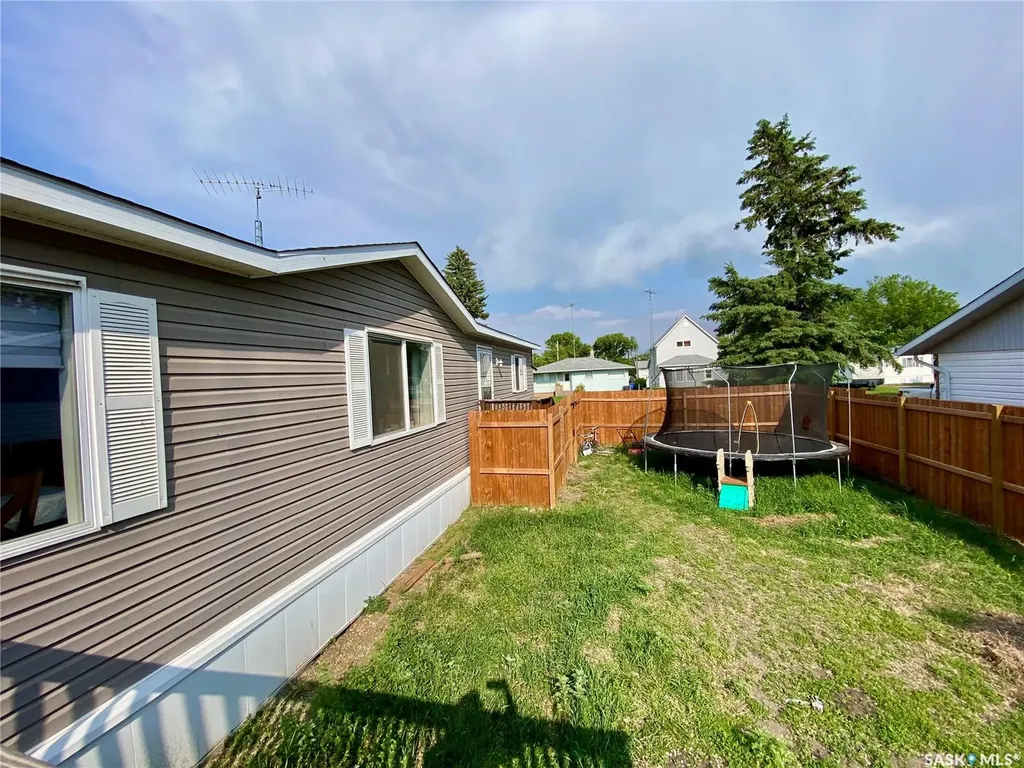 114 3 Street E Carnduff SK S0C 0S0