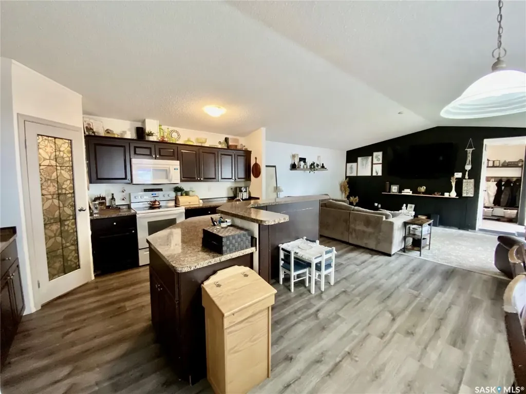 114 3 Street E Carnduff SK S0C 0S0