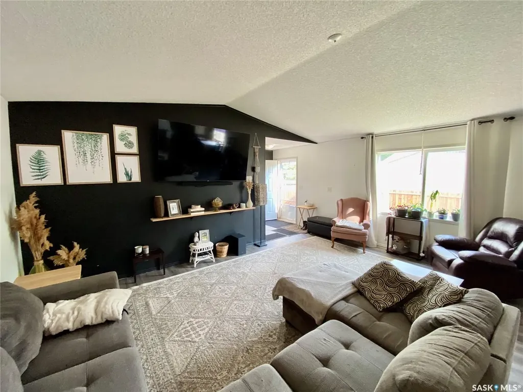114 3 Street E Carnduff SK S0C 0S0