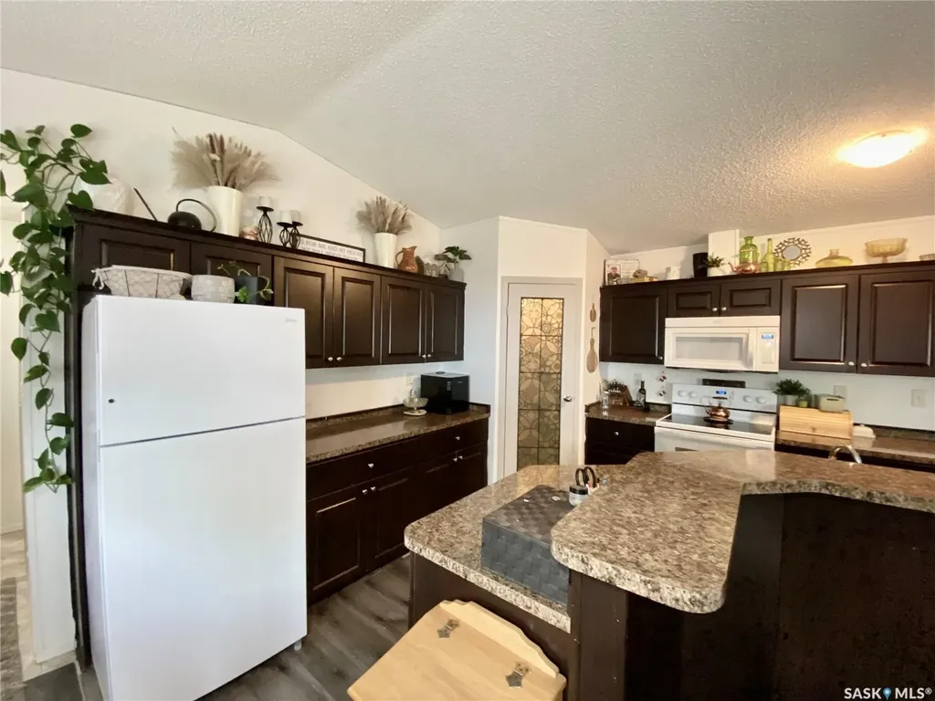114 3 Street E Carnduff SK S0C 0S0
