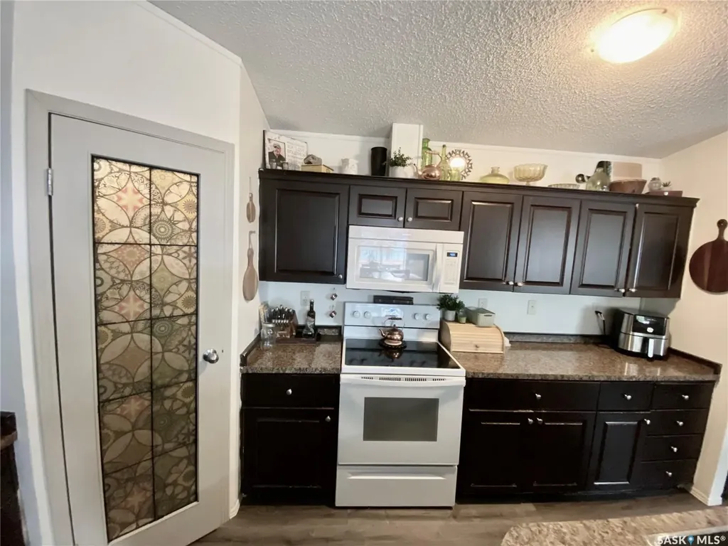 114 3 Street E Carnduff SK S0C 0S0