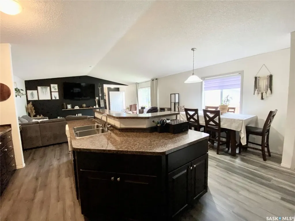 114 3 Street E Carnduff SK S0C 0S0