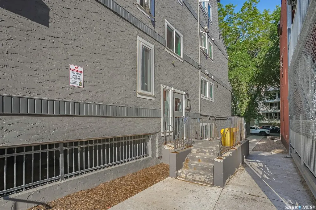 431 4th Avenue N Saskatoon SK S7K 2M4