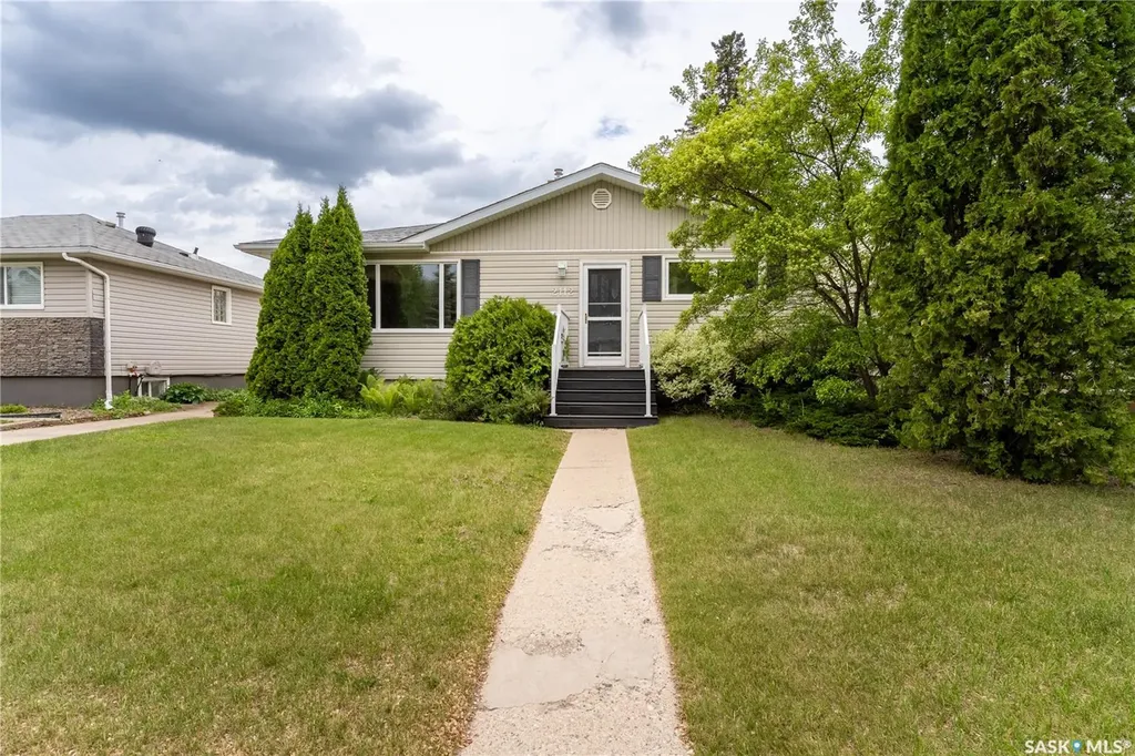 2112 York Avenue Saskatoon SK S7J 1H8