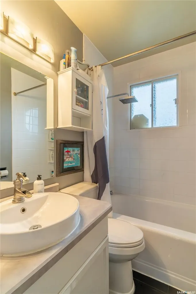 2112 York Avenue Saskatoon SK S7J 1H8