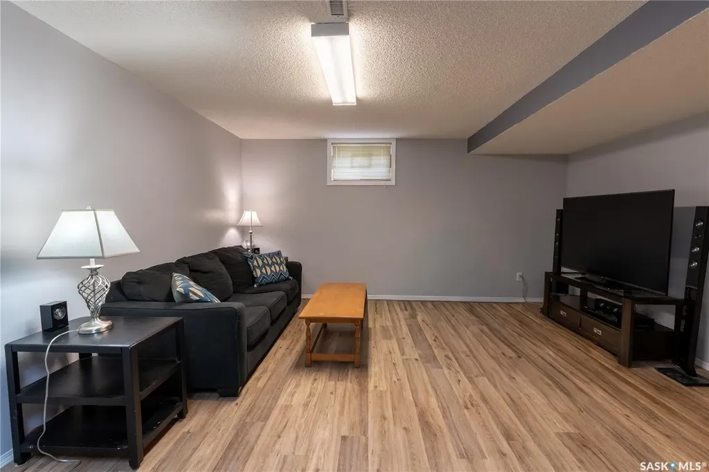 2112 York Avenue Saskatoon SK S7J 1H8