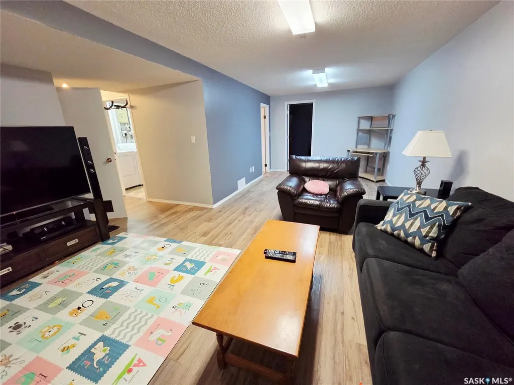 2112 York Avenue Saskatoon SK S7J 1H8