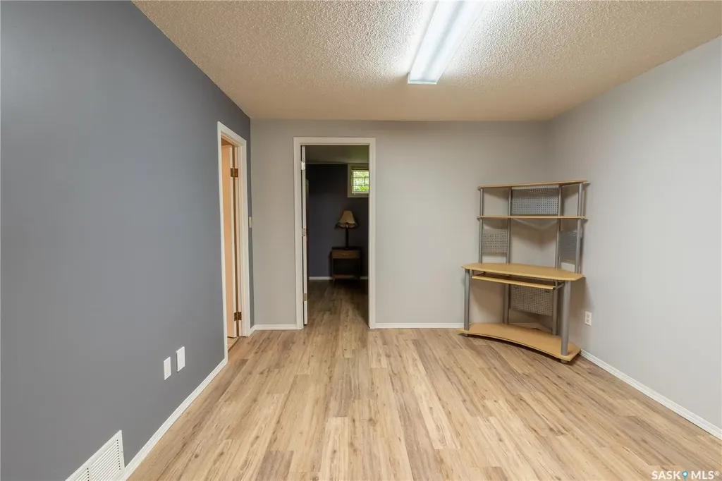2112 York Avenue Saskatoon SK S7J 1H8