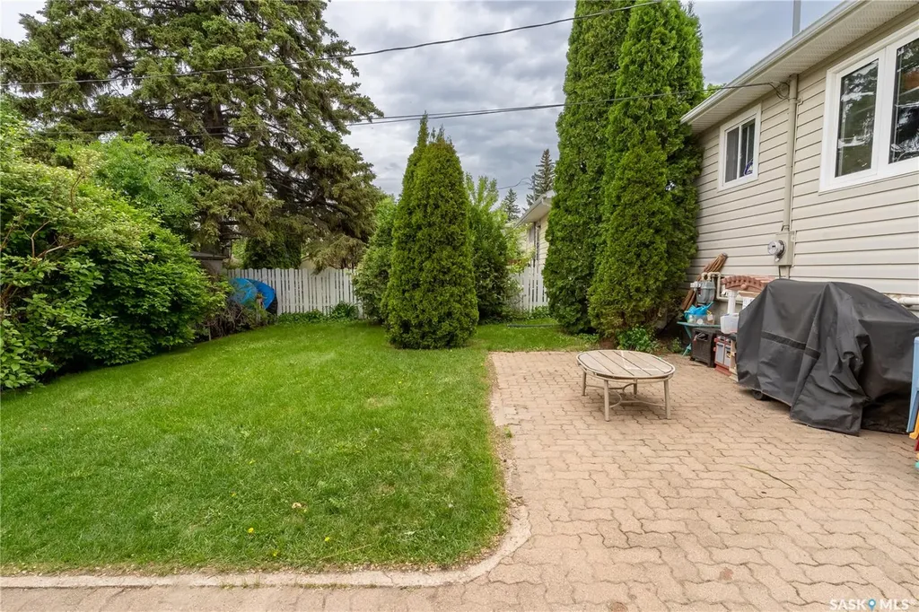 2112 York Avenue Saskatoon SK S7J 1H8