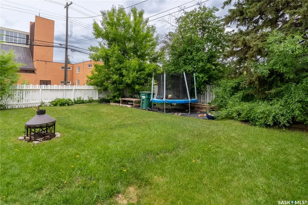 2112 York Avenue Saskatoon SK S7J 1H8