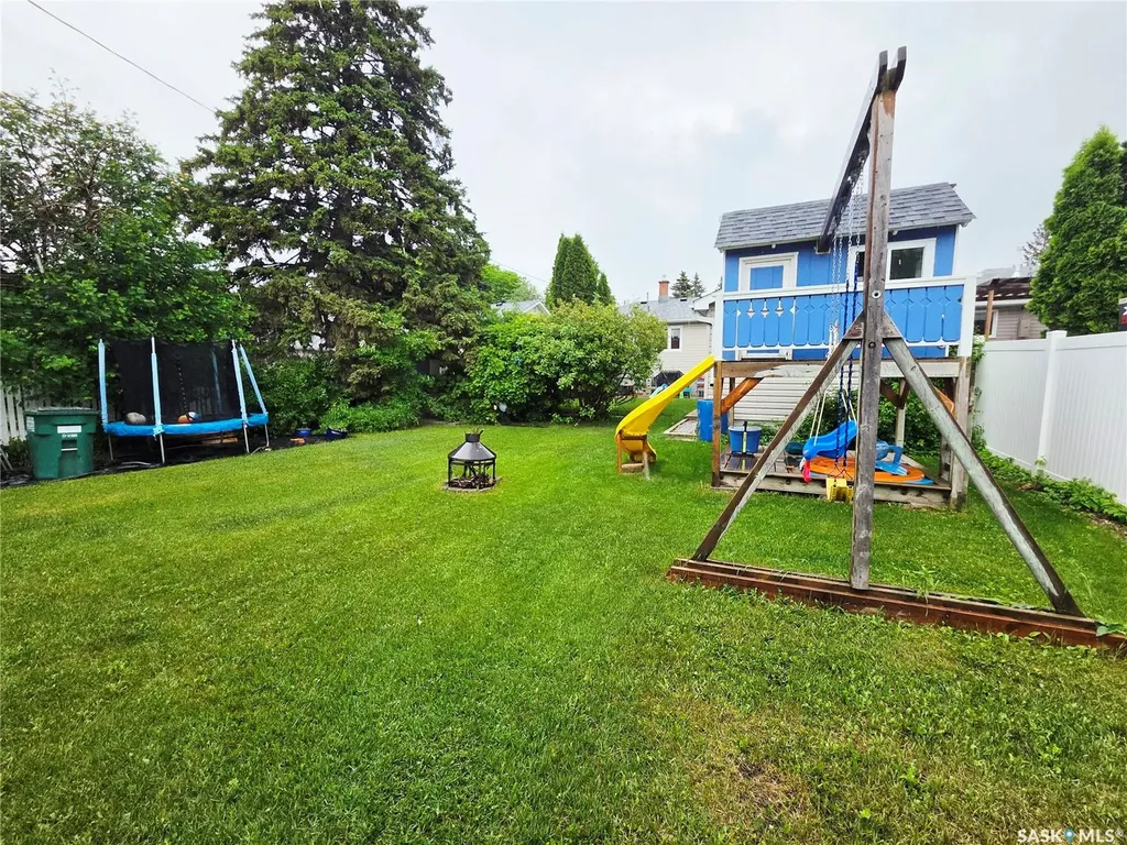 2112 York Avenue Saskatoon SK S7J 1H8
