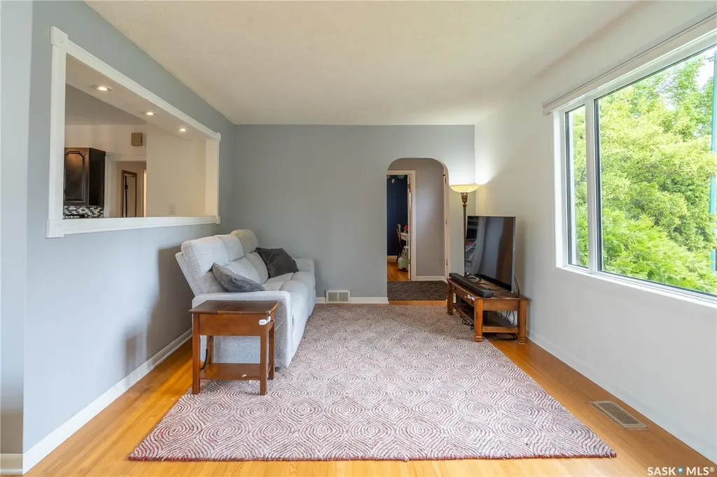 2112 York Avenue Saskatoon SK S7J 1H8
