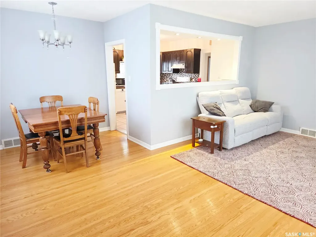 2112 York Avenue Saskatoon SK S7J 1H8