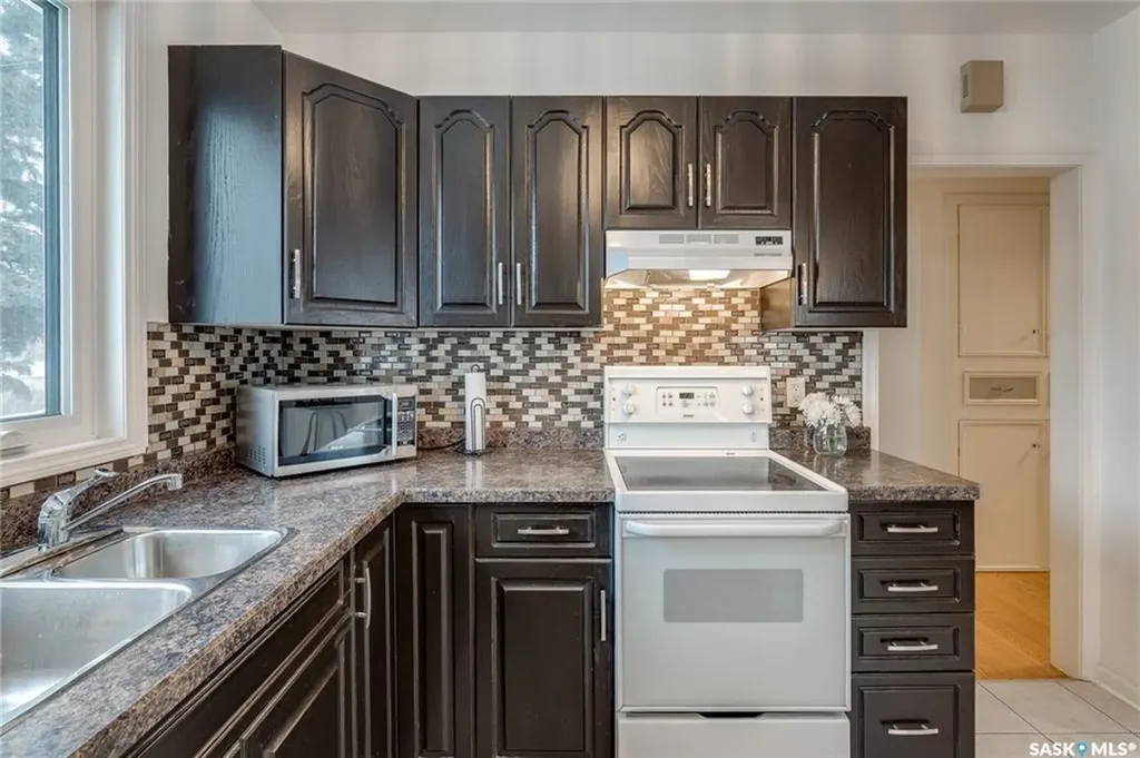 2112 York Avenue Saskatoon SK S7J 1H8
