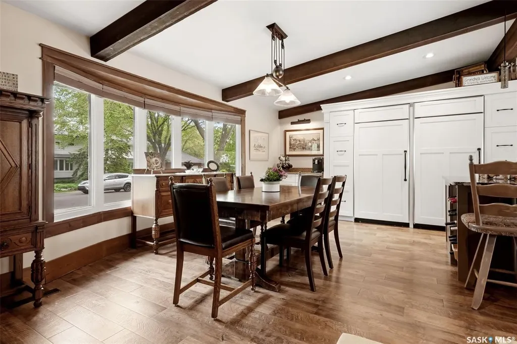 15 Parkwood Road Regina SK S4S 2Z8