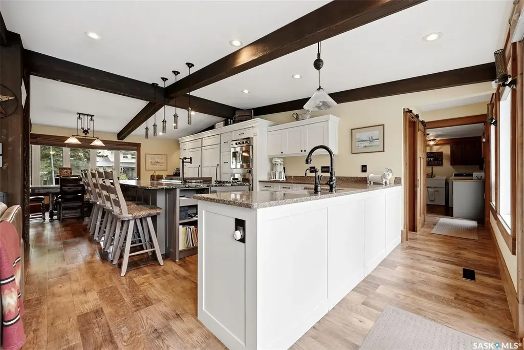 15 Parkwood Road Regina SK S4S 2Z8