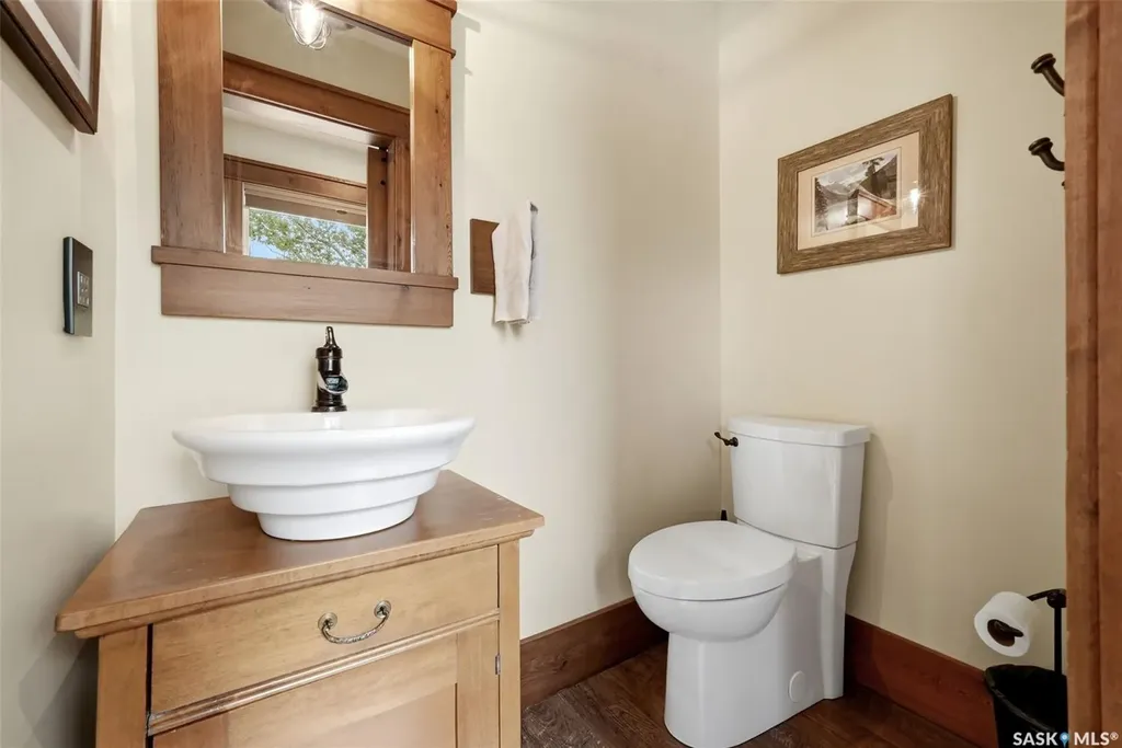 15 Parkwood Road Regina SK S4S 2Z8