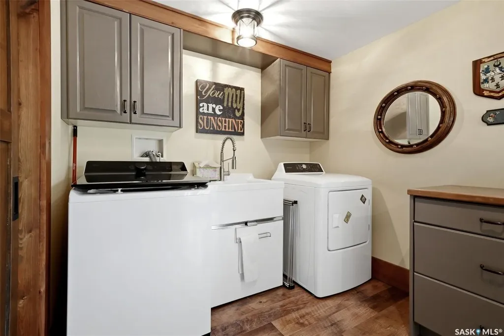 15 Parkwood Road Regina SK S4S 2Z8