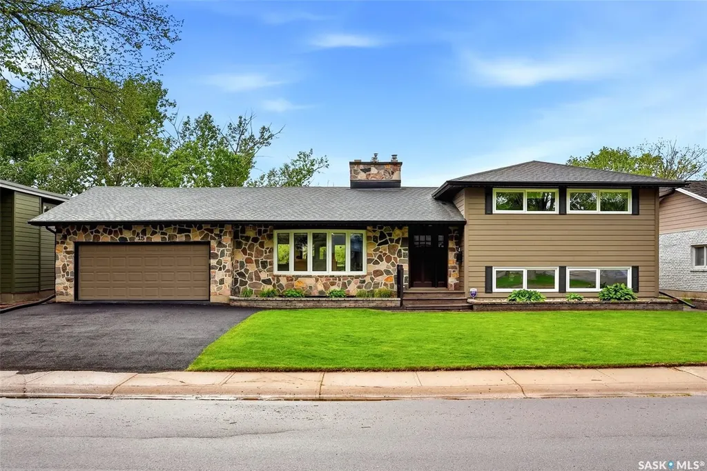 15 Parkwood Road Regina SK S4S 2Z8