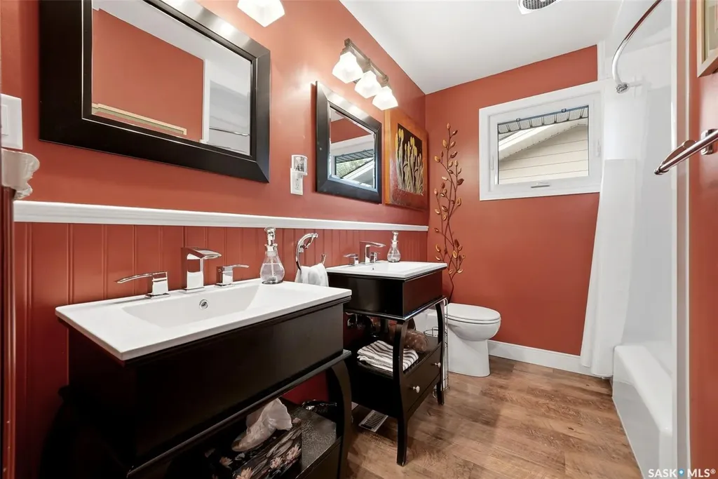 15 Parkwood Road Regina SK S4S 2Z8