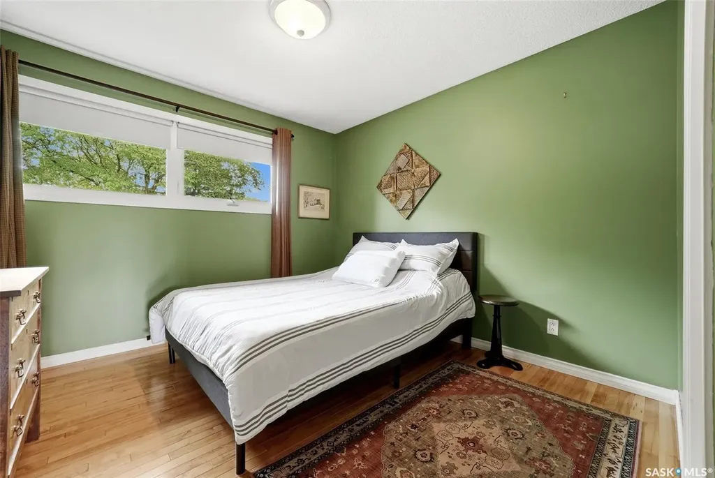 15 Parkwood Road Regina SK S4S 2Z8