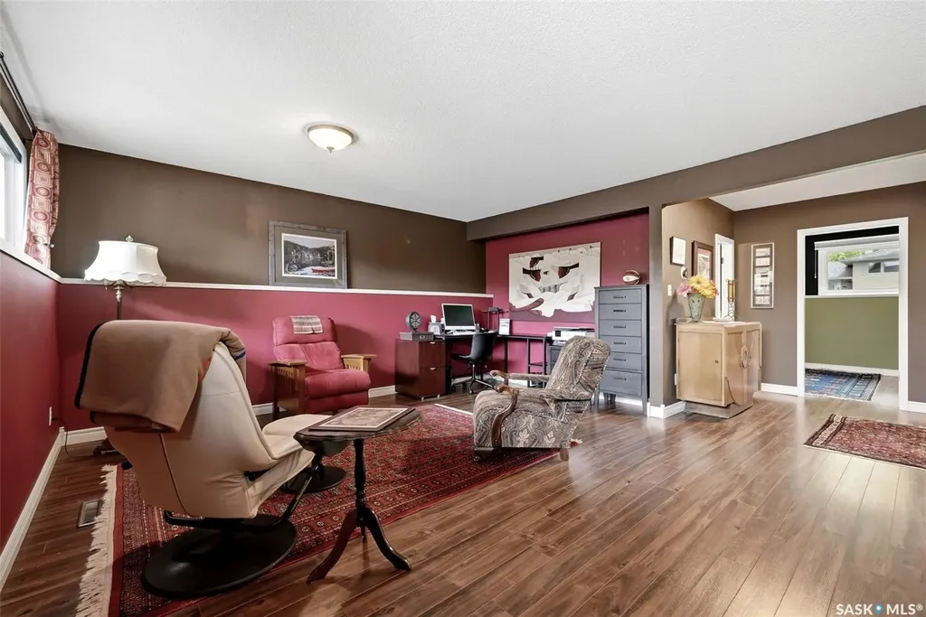 15 Parkwood Road Regina SK S4S 2Z8