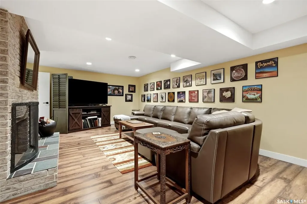 15 Parkwood Road Regina SK S4S 2Z8
