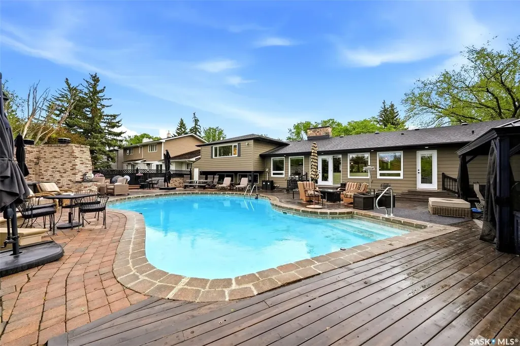 15 Parkwood Road Regina SK S4S 2Z8