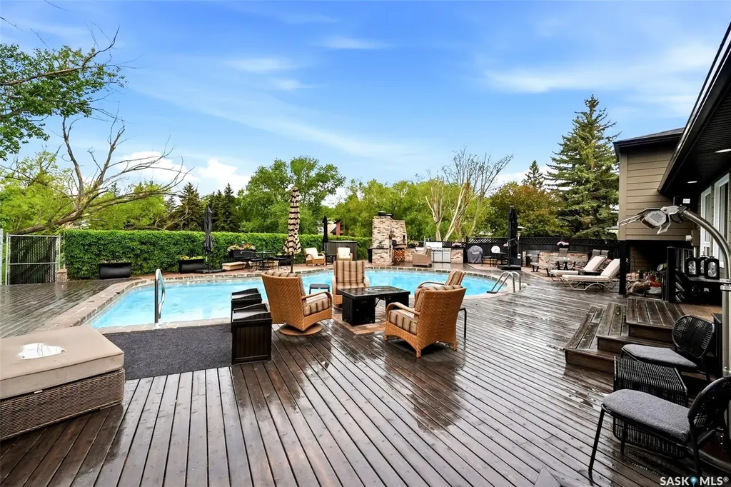 15 Parkwood Road Regina SK S4S 2Z8