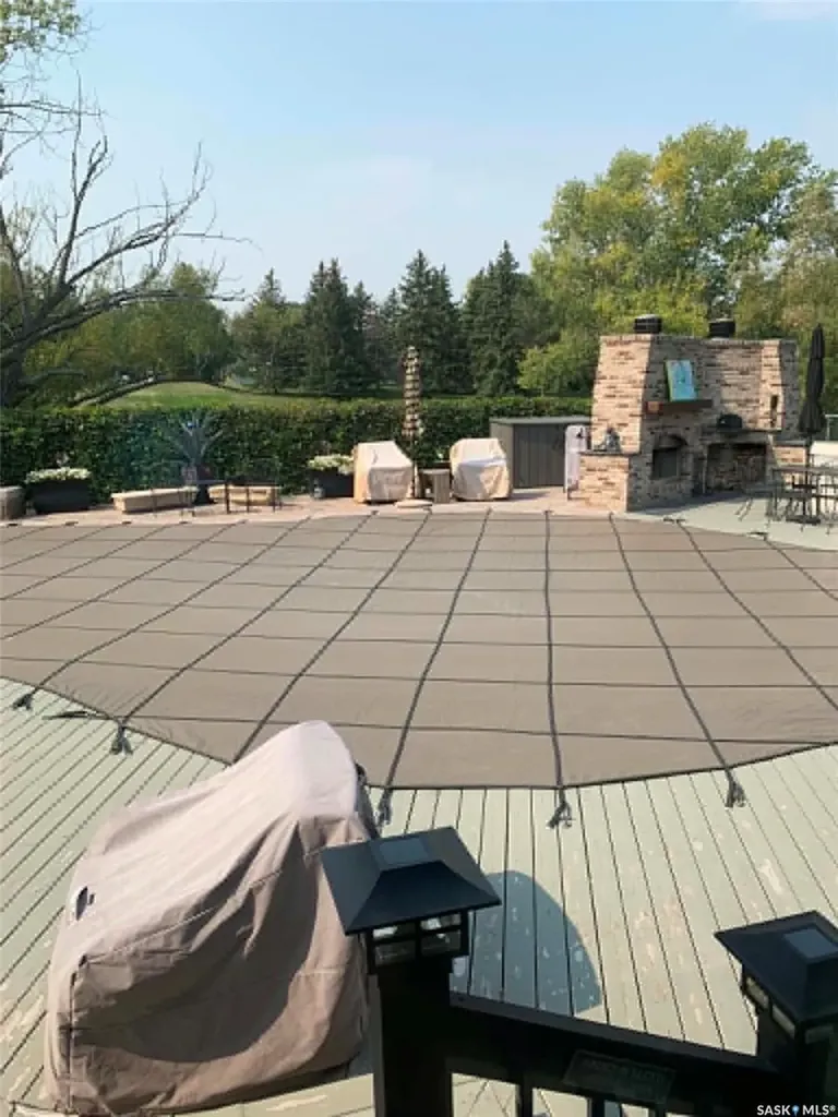 15 Parkwood Road Regina SK S4S 2Z8