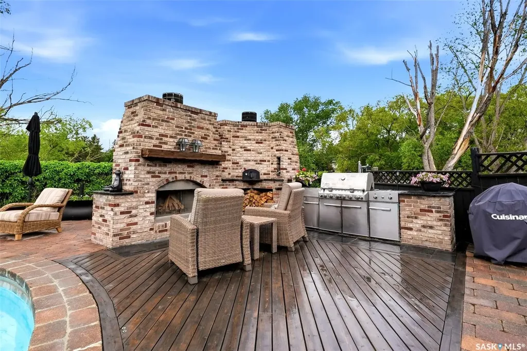 15 Parkwood Road Regina SK S4S 2Z8