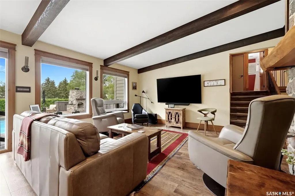 15 Parkwood Road Regina SK S4S 2Z8