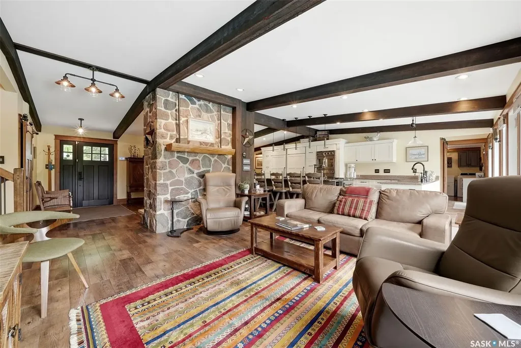 15 Parkwood Road Regina SK S4S 2Z8