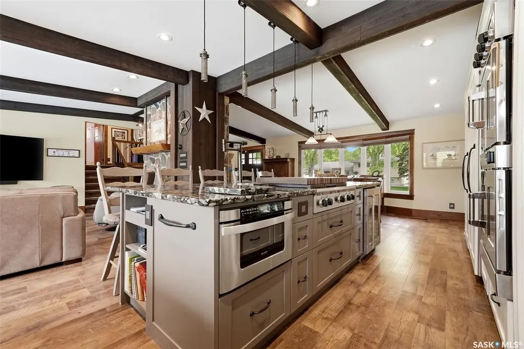 15 Parkwood Road Regina SK S4S 2Z8