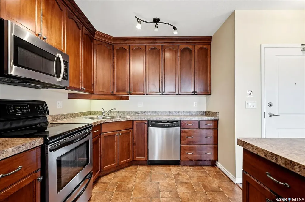 902 Spadina Crescent E Saskatoon SK S7K 0G8
