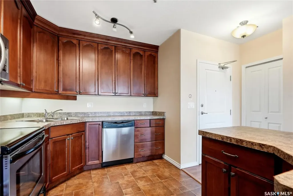 902 Spadina Crescent E Saskatoon SK S7K 0G8