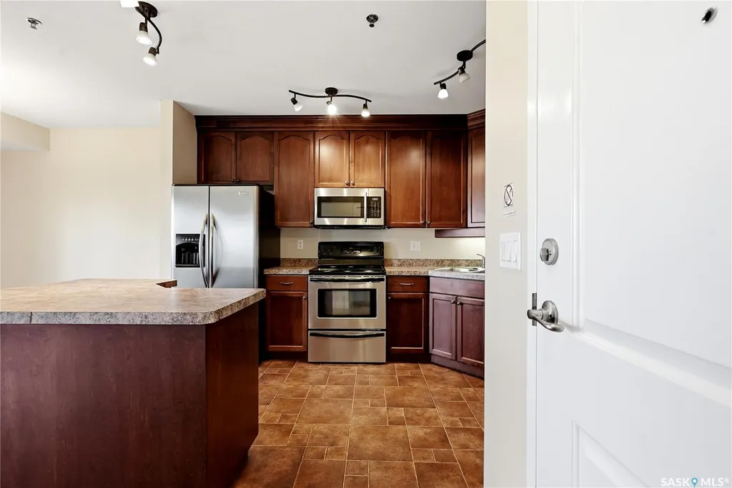 902 Spadina Crescent E Saskatoon SK S7K 0G8