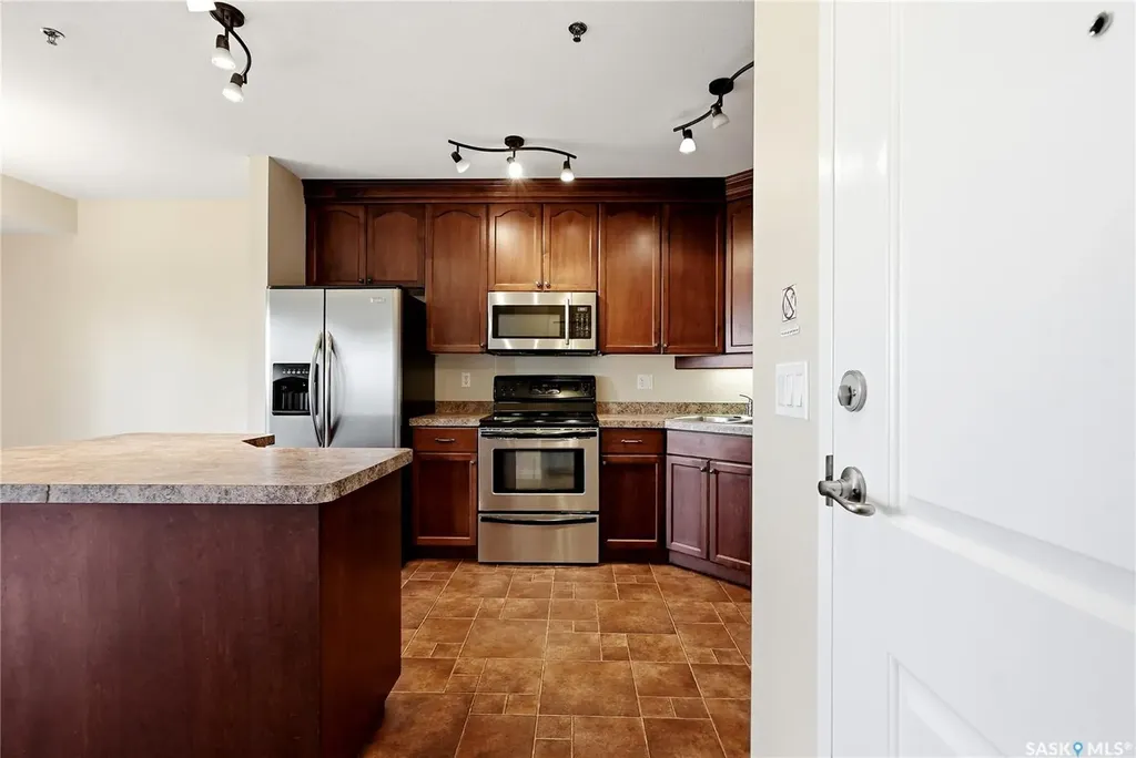 902 Spadina Crescent E Saskatoon SK S7K 0G8