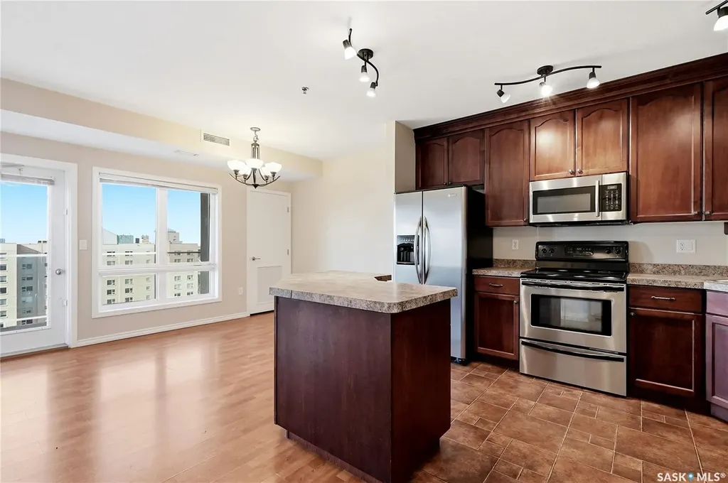 902 Spadina Crescent E Saskatoon SK S7K 0G8