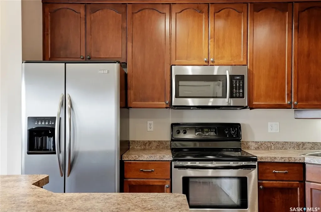 902 Spadina Crescent E Saskatoon SK S7K 0G8