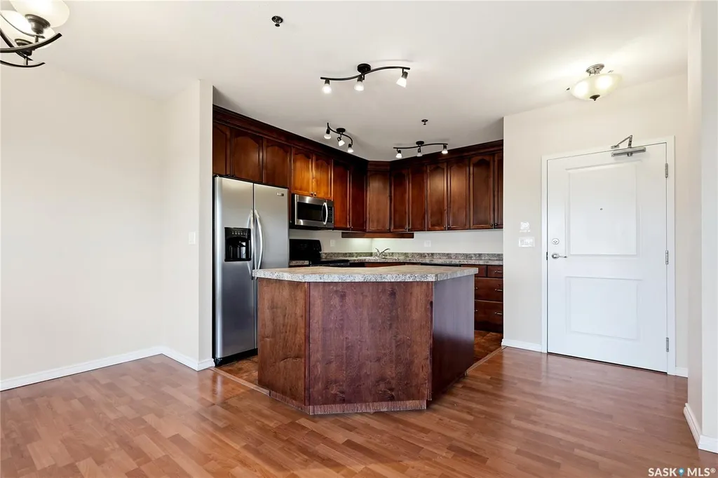 902 Spadina Crescent E Saskatoon SK S7K 0G8