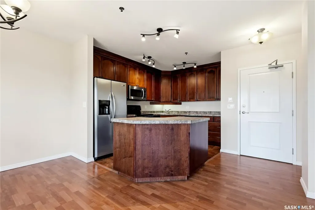 902 Spadina Crescent E Saskatoon SK S7K 0G8