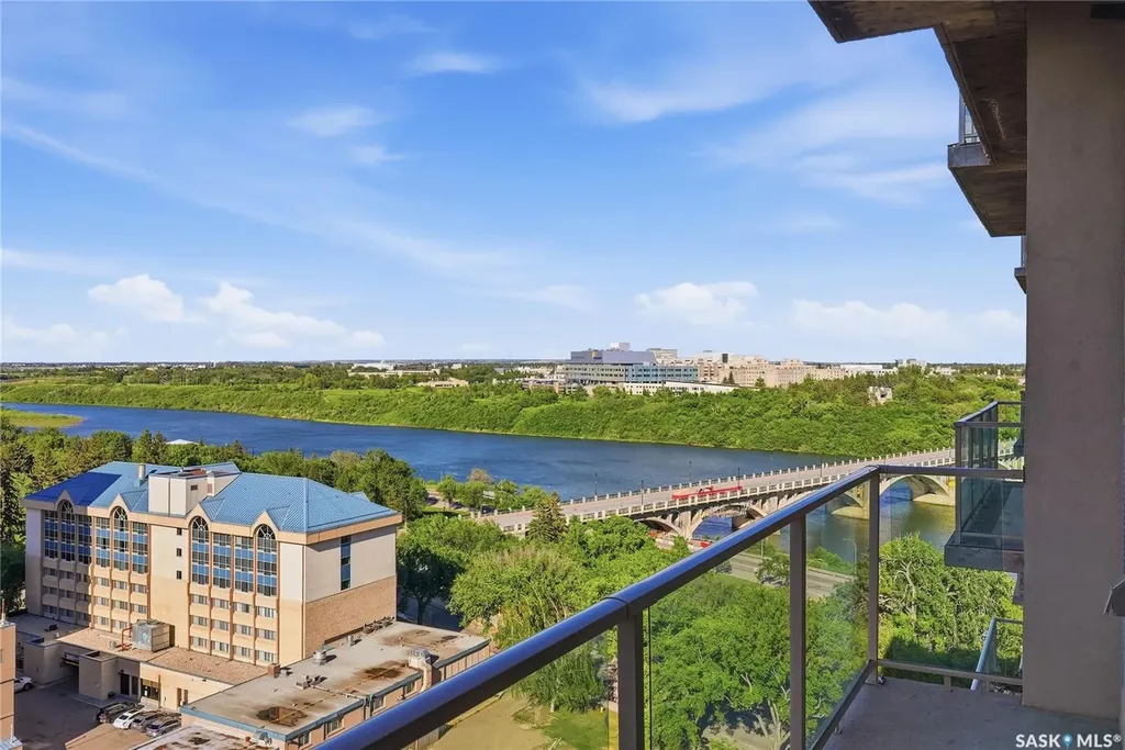 902 Spadina Crescent E Saskatoon SK S7K 0G8