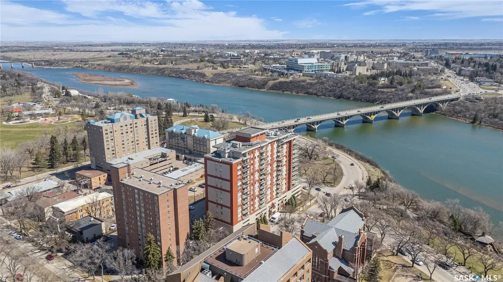 902 Spadina Crescent E Saskatoon SK S7K 0G8