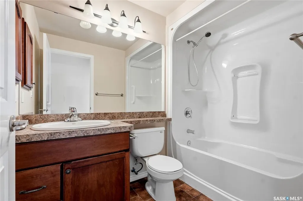 902 Spadina Crescent E Saskatoon SK S7K 0G8