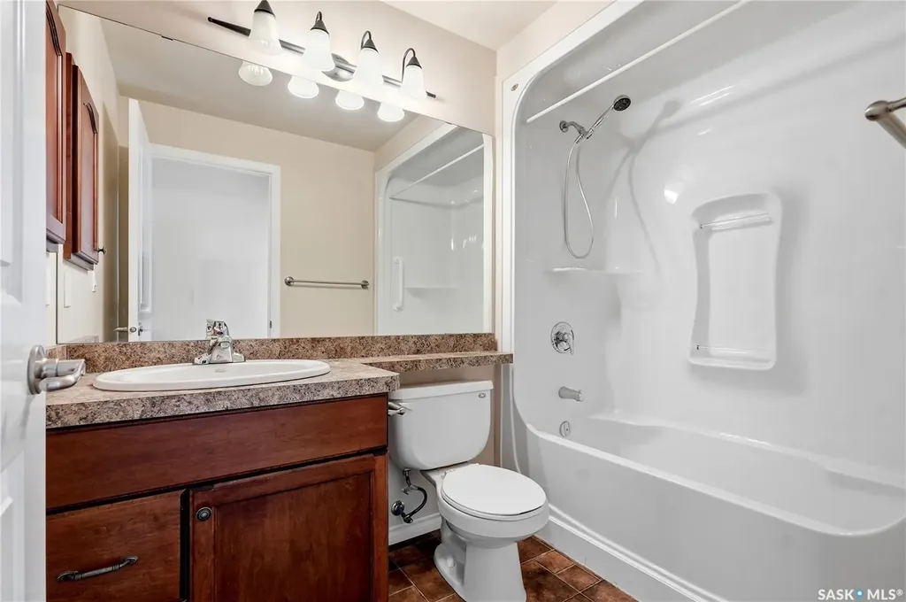 902 Spadina Crescent E Saskatoon SK S7K 0G8