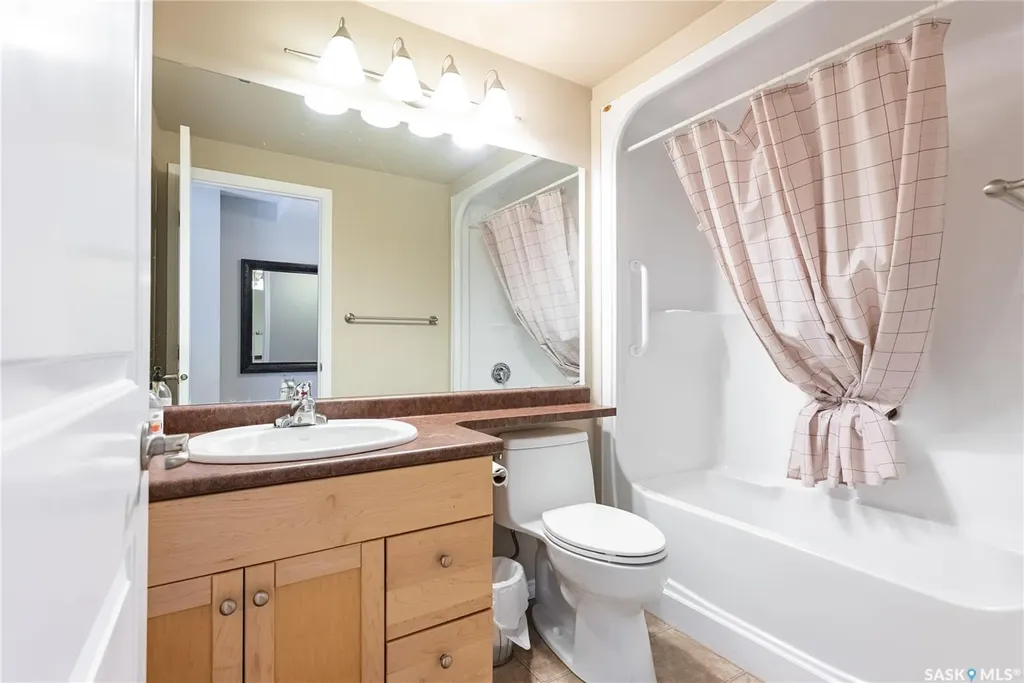 902 Spadina Crescent E Saskatoon SK S7K 0G8
