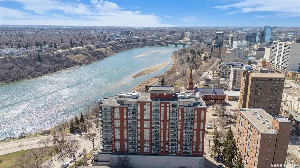 902 Spadina Crescent E Saskatoon SK S7K 0G8