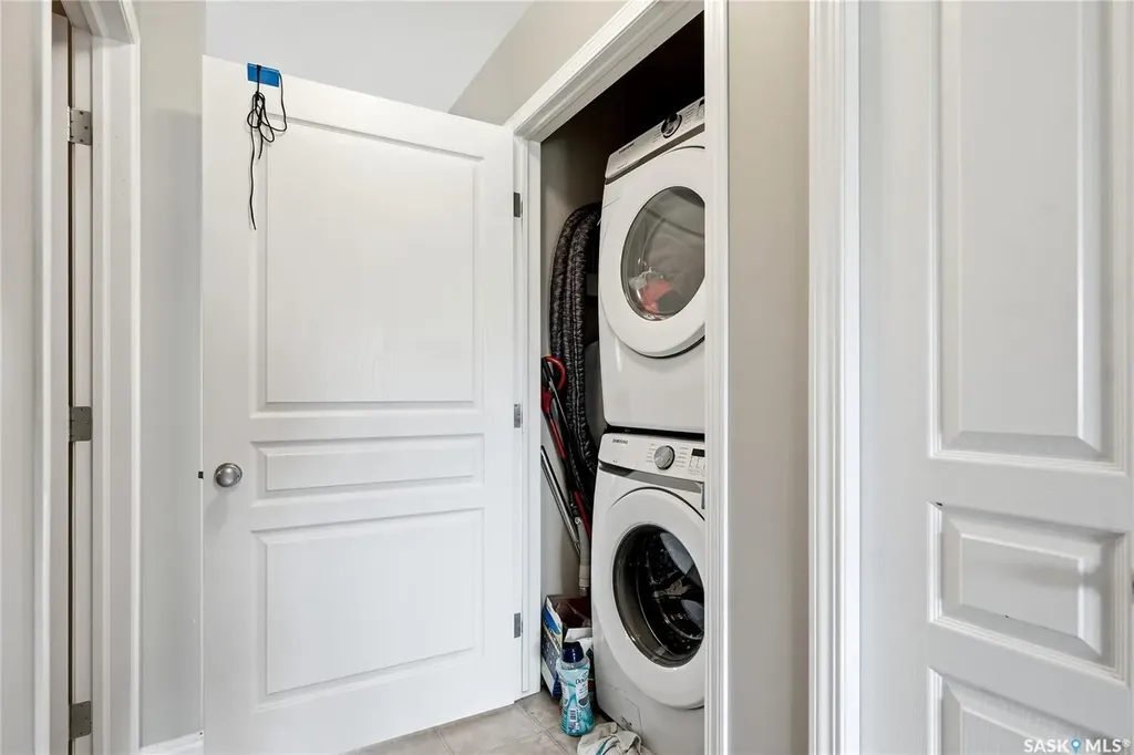 808 Glenview Cove Martensville SK S0K 0A2